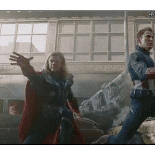 Avengers-blooper-Thor-drops-hammer