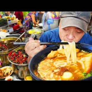 Vietnamese MICHELIN NOODLES! 5 Hour Local STREET FOOD & NOODLE Tour of Da Nang, Vietnam