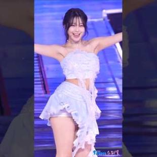 눈웃음 지헌 Like you better #백지헌 #JIHEON #프로미스나인 #fromis_9