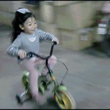Girl_bike_drift_park
