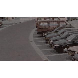 경찰 추격을 피한 주차 드리프트