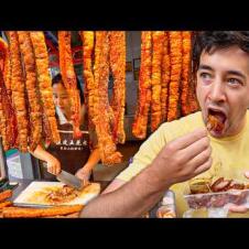 China's Wildest Street Food Market 🇨🇳 What They DON’T Show Tourists! (Kunming)
