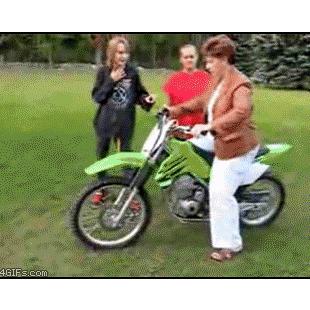 할머니의 오토바이