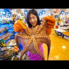 [Mark Wiens] Korean Seafood Breakfast - BIG OCTOPUS + Extreme SQUIRTING Seafood in Seoul, South Korea!