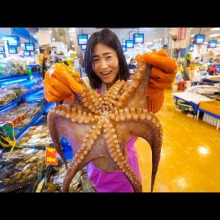 [Mark Wiens] Korean Seafood Breakfast - BIG OCTOPUS + Extreme SQUIRTING Seafood in Seoul, South Korea!
