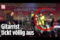 [독일 Bild紙] Konzert abgebrochen: Betrunkener Gitarrist schubst Manager von der Bühne | Thailand