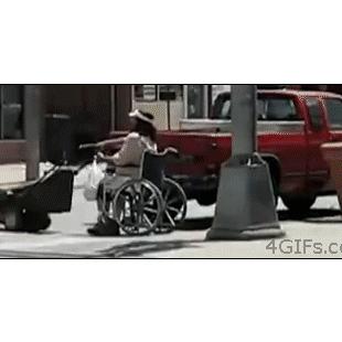 잔디깎기를 이용한 휠체어