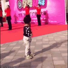 Chinese-toddler-upstages-dancers