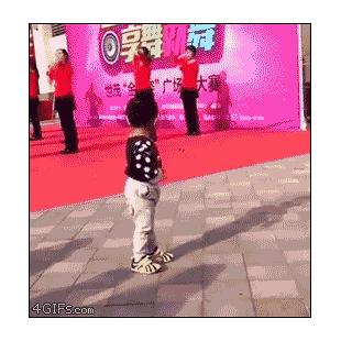 Chinese-toddler-upstages-dancers