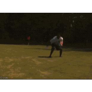 풋볼선수 점프 차 통과