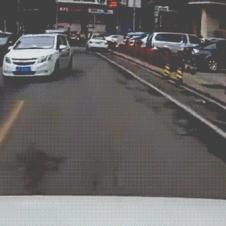 무단횡단하는 사람들