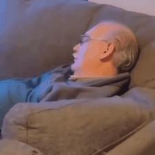 공놀이하다 잠든 할아버지.gif