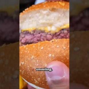 Eating a Burger at New York’s MOST LEGENDARY Steakhouse – Worth it?