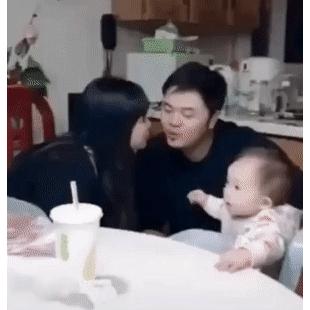 아빠 그 입술 내꺼야