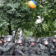 Riot-police-beach-ball-boop
