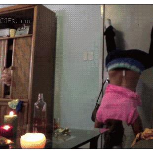 Twerking-door-candles