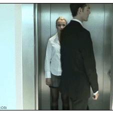 엘리베이터에서