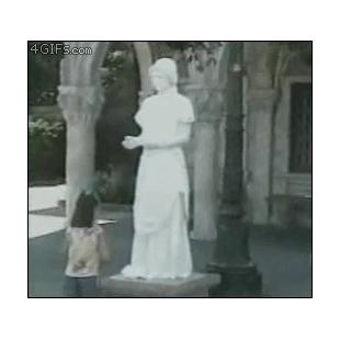 Statue-scares-girl