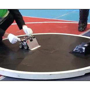 Japanese-sumo-robots-fight