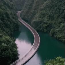 중국 후베이성에 있는 자동차 다리
