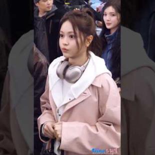 MAMA 가는 핑크 카르멘 공항룩 #CARMEN #HEARTS2HEARTS #H2H