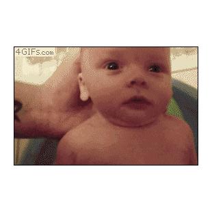 아기 찬물 목욕 반응