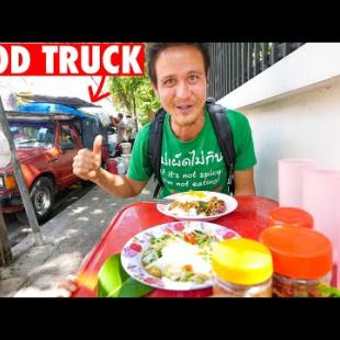 Eating at ORIGINAL THAI FOOD TRUCK!  🚚  Asian STREET FOOD on Wheels!