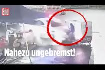 [독일 Bild紙] Betrunkener crasht mit geklautem Polizeiwagen ein Mofa | China