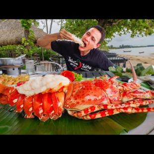 Best Seafood in Phuket!! 🇹🇭 GIANT LOBSTER + Crab Curry in Phuket, Thailand!!