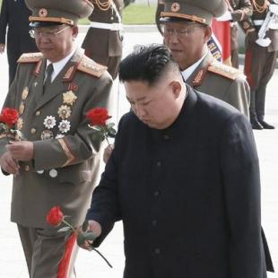 미사일 쏘고 평양 복귀한 김정은… 6·25전사자묘 참배