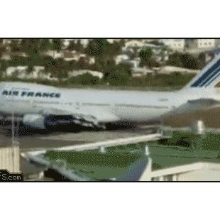 747-airliner-beach