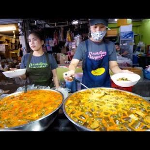 Michelin Guide Street Food Tour!! $0.64 THAI CURRY NOODLES in Chiang Mai, Thailand!